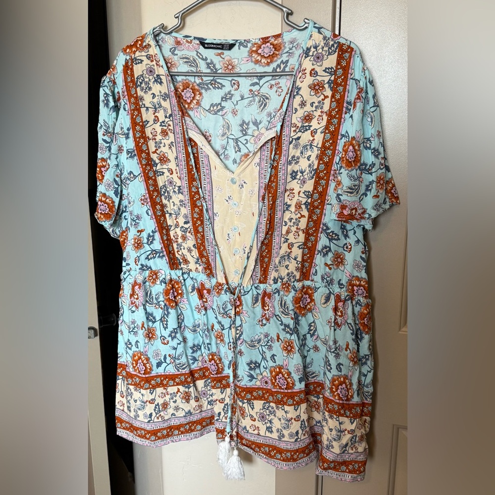 Pretty Floral Boho Top in Blue and Orange, Excellent Condition, Flattering Fit